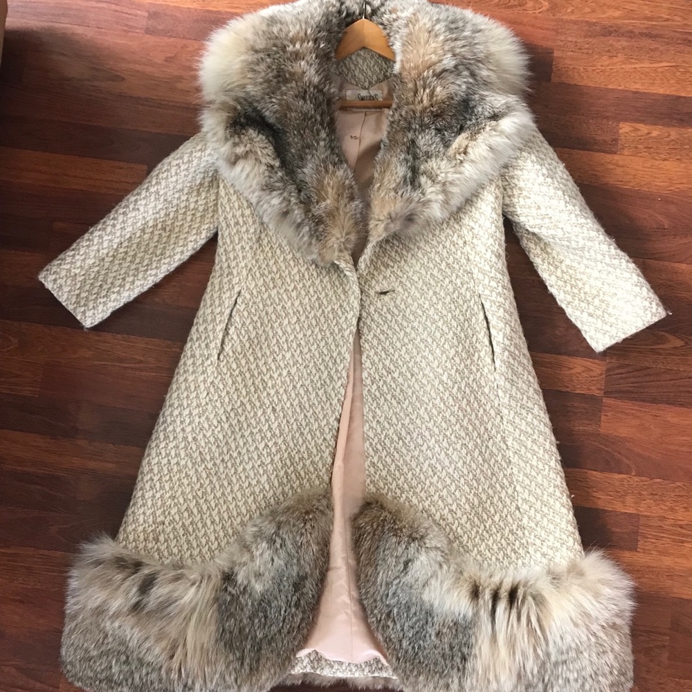 Vintage 100% Pure wool coat w/fur collar